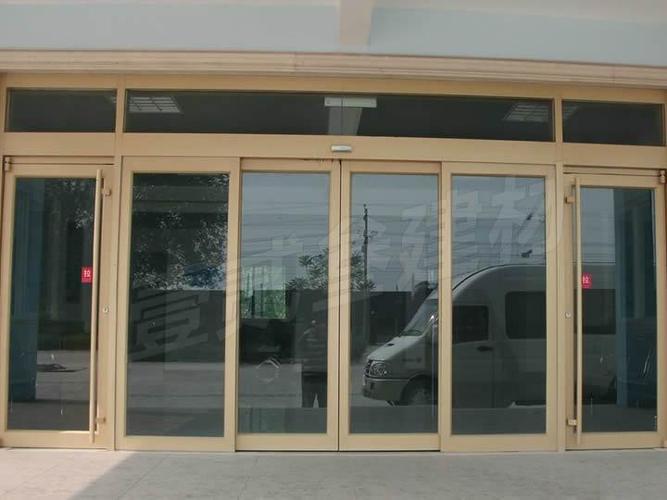 南宁感应门市场新观察 贸易商如何借产品目录撬动自动门玻璃门需求